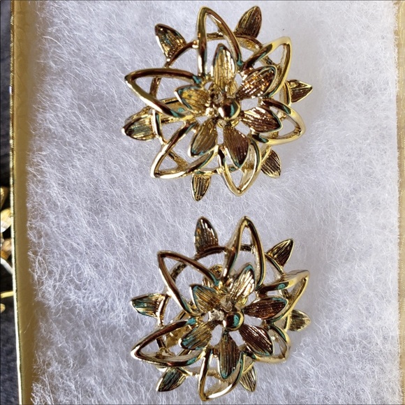 Vintage Sarah Coventry “Peda-Lure” Clip-Ons and Brooch - Picture 5 of 9